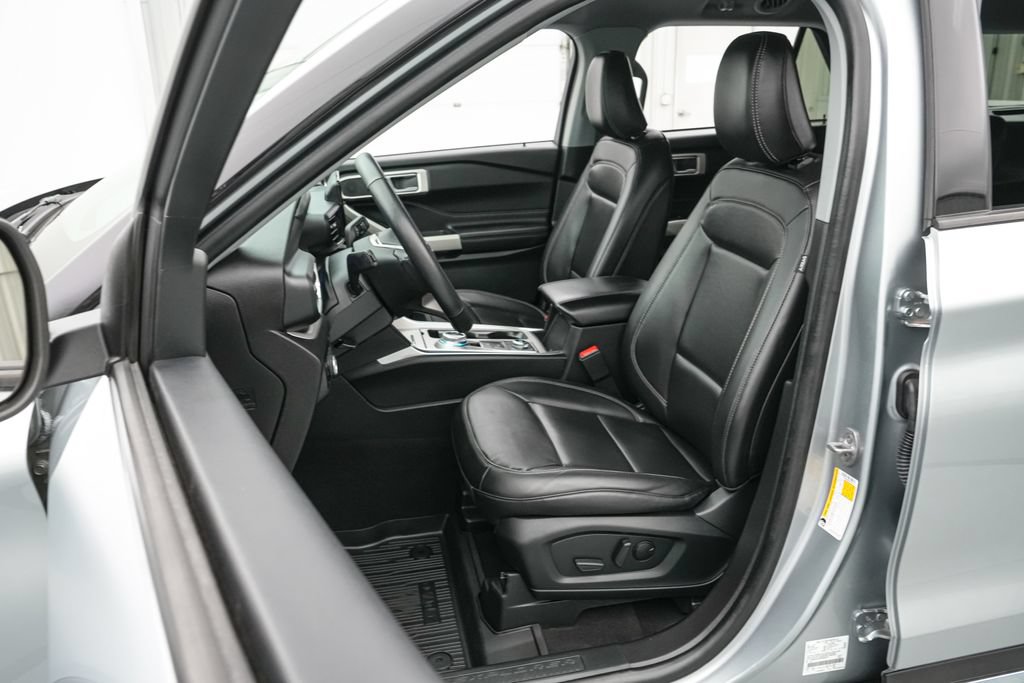 Certified 2023 Ford Explorer XLT w/ Equipment Group 202A AWD/4WD image 11