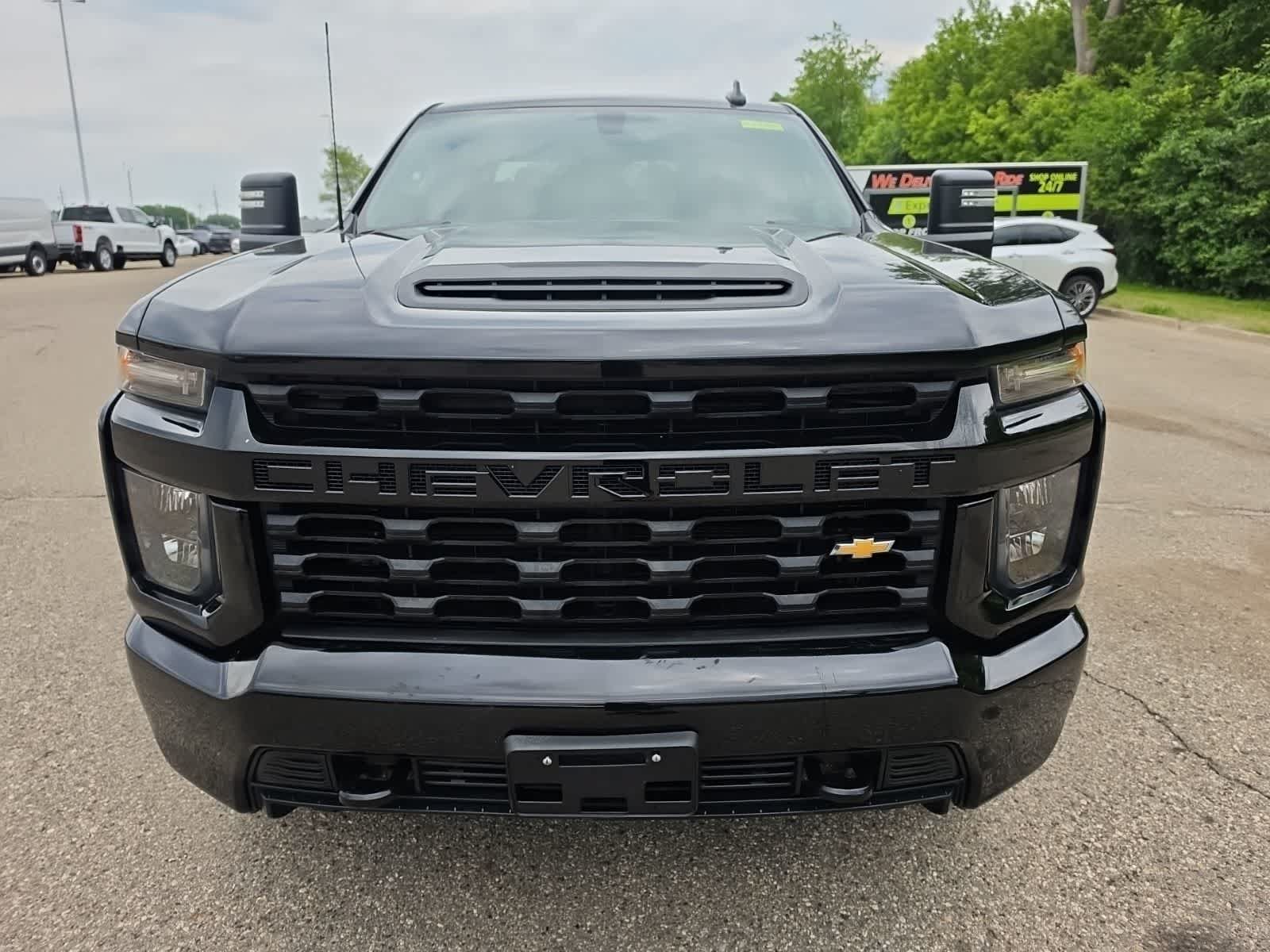 Used 2020 Chevrolet Silverado 2500 Custom w/ Custom Value Package AWD/4WD image 3