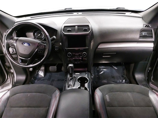 Certified 2019 Ford Explorer XLT w/ Equipment Group 202A image 9