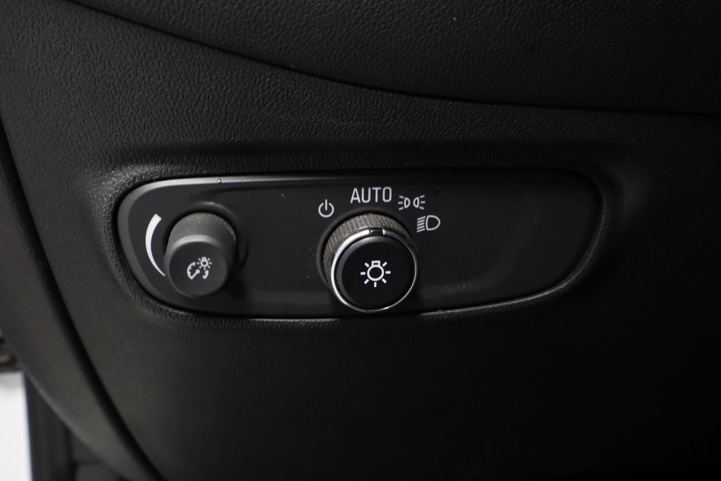 Used 2022 Chevrolet Equinox LS w/ LS Convenience Package image 26