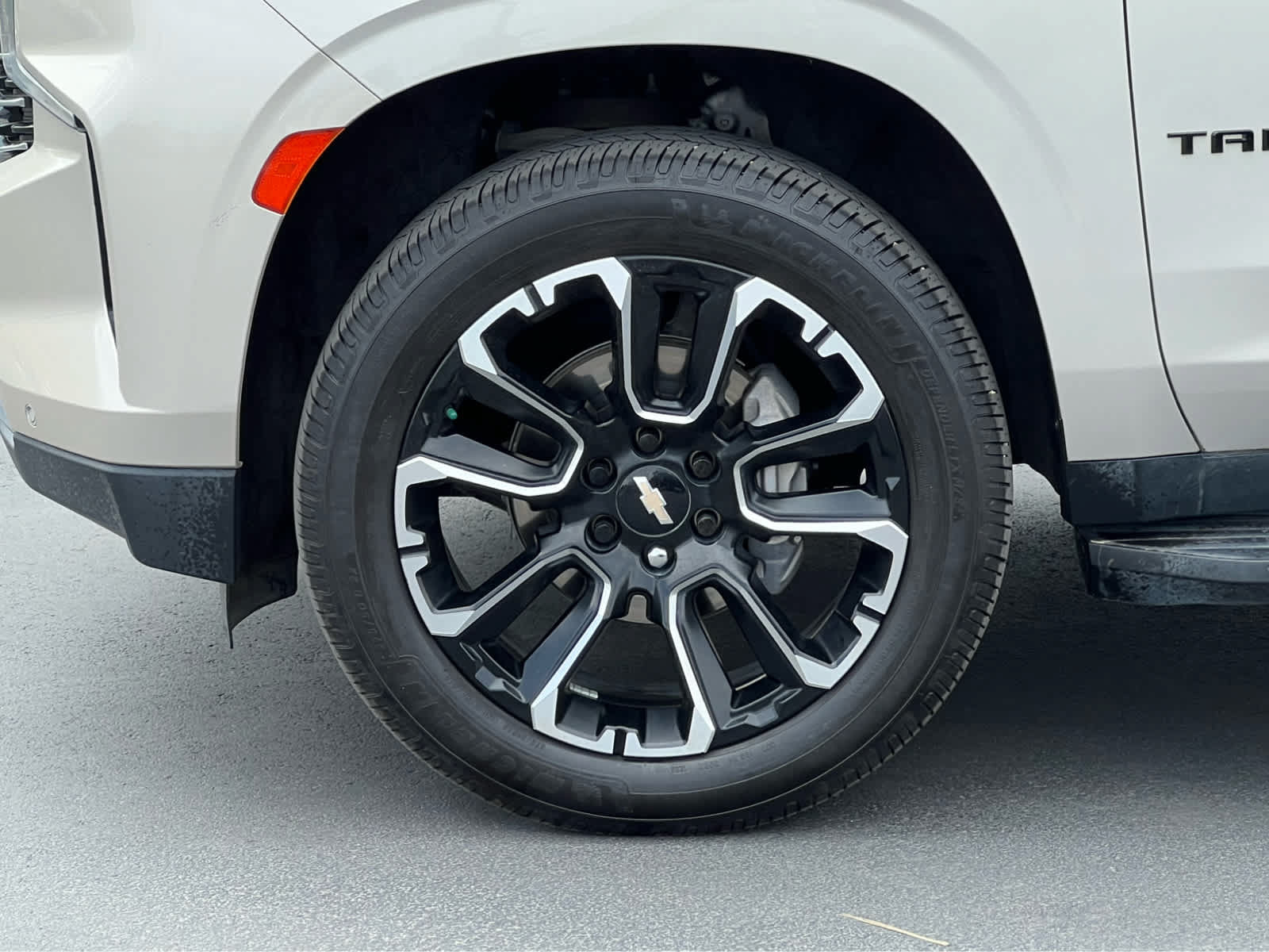 Used 2022 Chevrolet Tahoe LT w/ LT Signature Plus Package AWD/4WD image 13