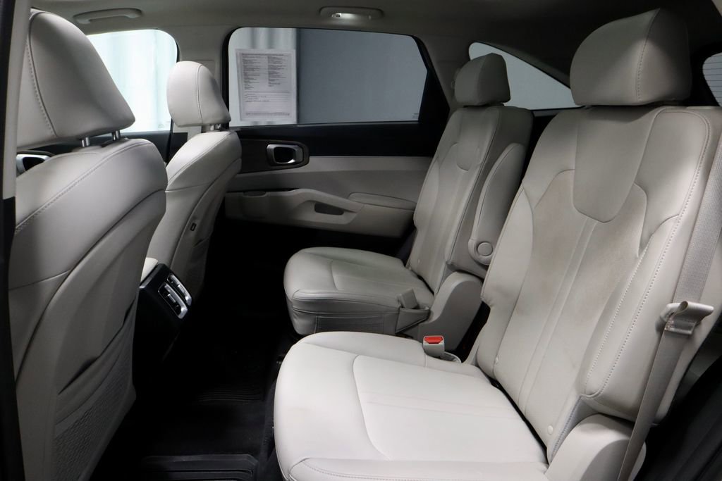 Used 2023 Kia Sorento EX w/ Panoramic Sunroof Package FWD image 23