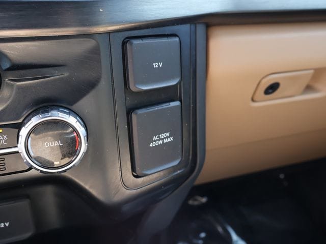 Certified 2025 Ford F250 Lariat w/ Black Appearance Package AWD/4WD image 31