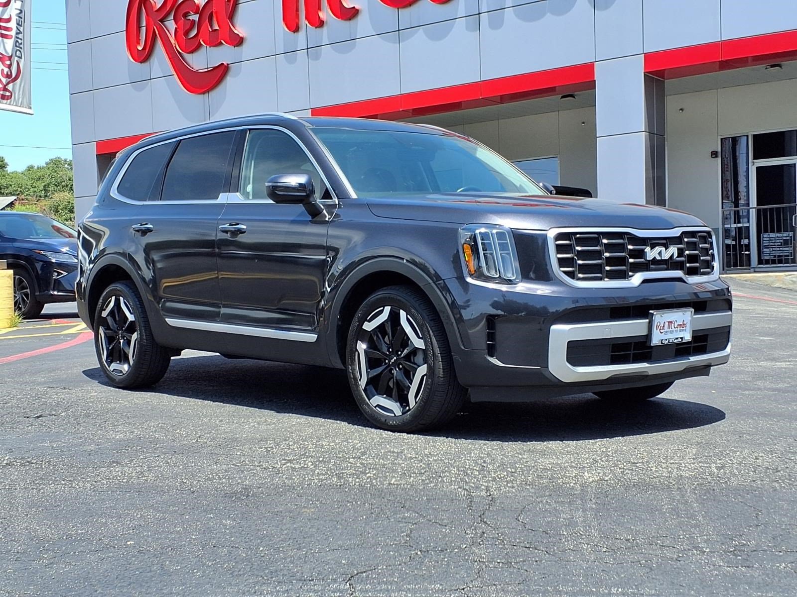 Used 2025 Kia Telluride S FWD image 4