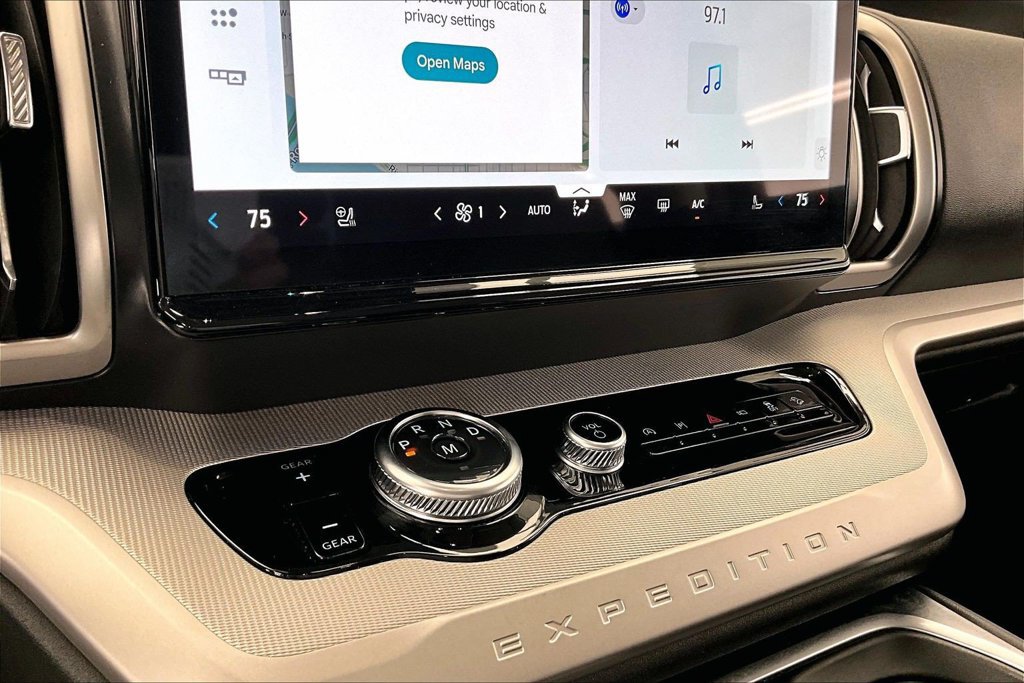 Certified 2025 Ford Expedition Active AWD/4WD image 32