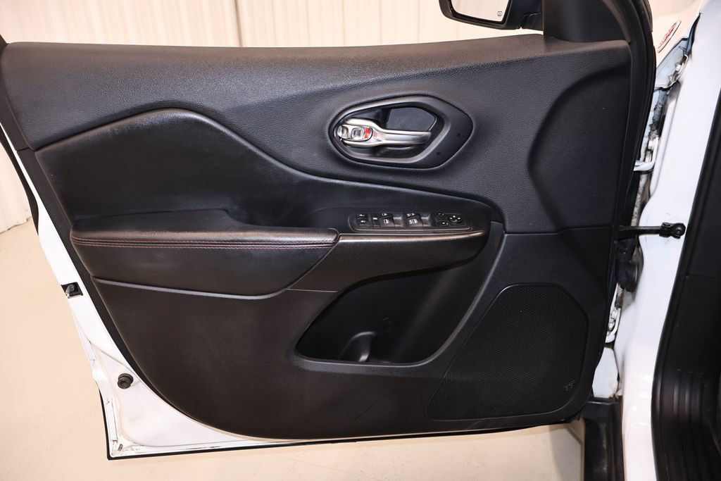 Used 2019 Jeep Cherokee Trailhawk w/ Cold Weather Group AWD/4WD image 11