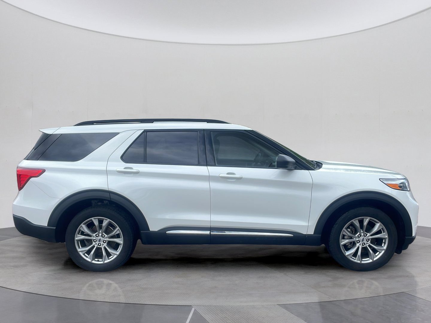 Certified 2023 Ford Explorer XLT w/ Equipment Group 202A AWD/4WD image 7