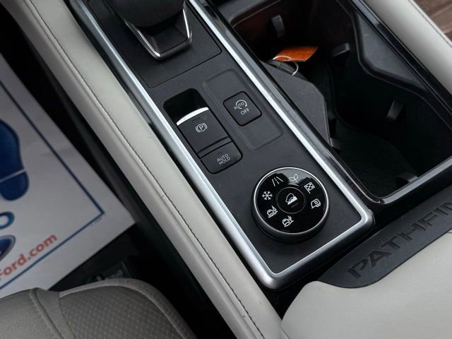 Used 2022 Nissan Pathfinder SV image 45