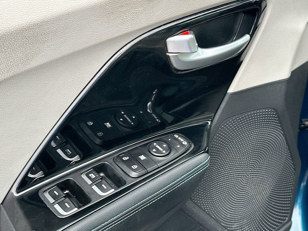 Used 2020 Kia Niro Touring FWD image 21