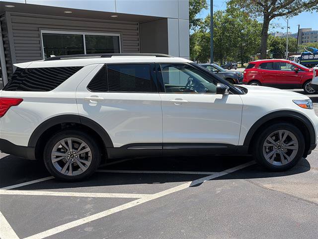 Certified 2022 Ford Explorer XLT w/ Equipment Group 202A AWD/4WD image 7