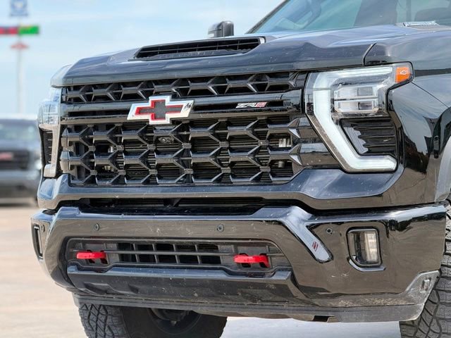 Used 2025 Chevrolet Silverado 2500 ZR2 w/ Technology Package AWD/4WD image 8