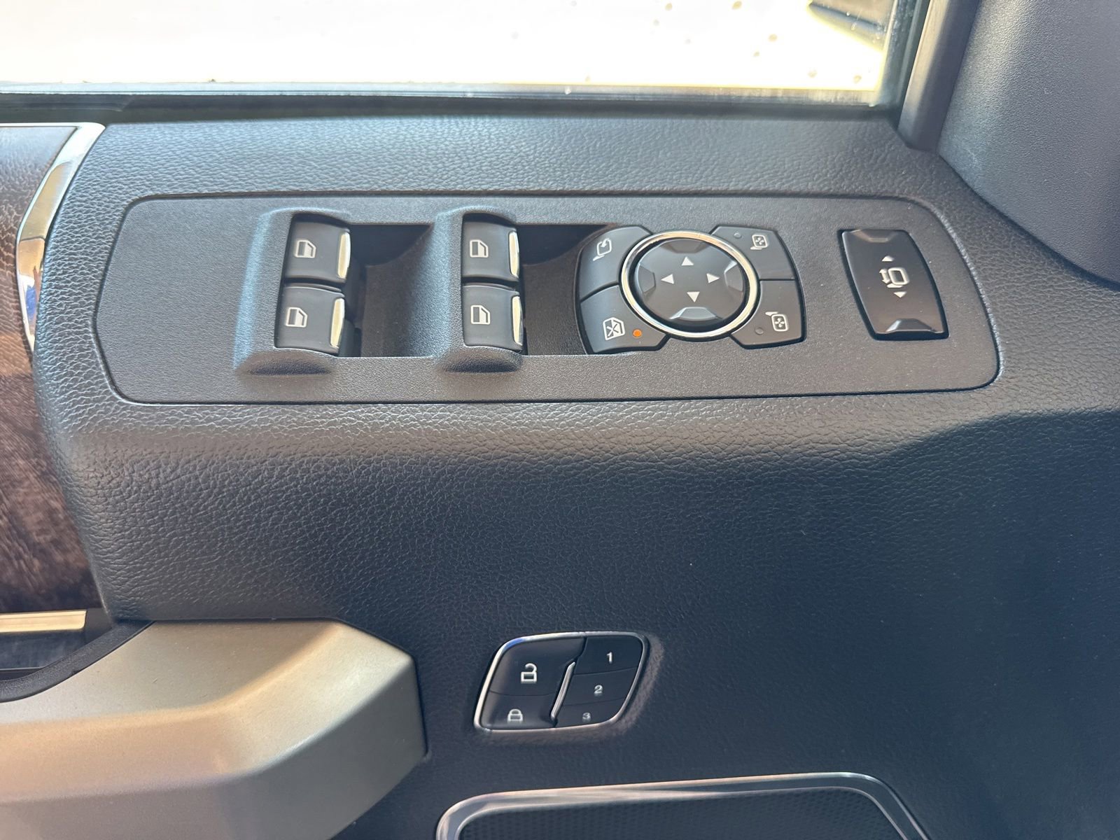 Certified 2017 Ford F250 Lariat w/ Lariat Ultimate Package AWD/4WD image 32