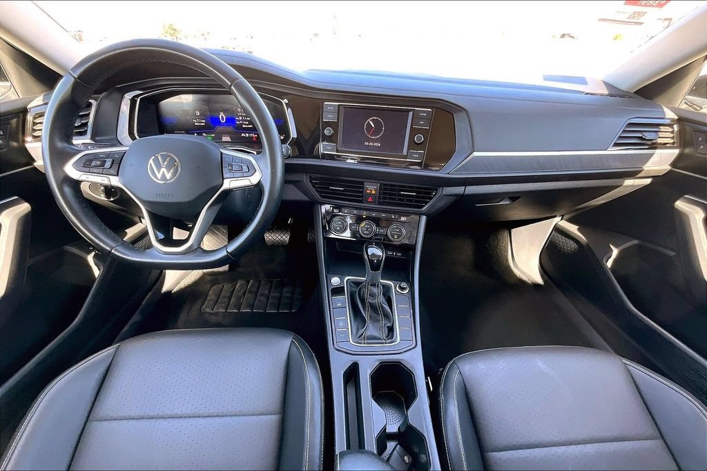 Used 2024 Volkswagen Jetta SE FWD image 13