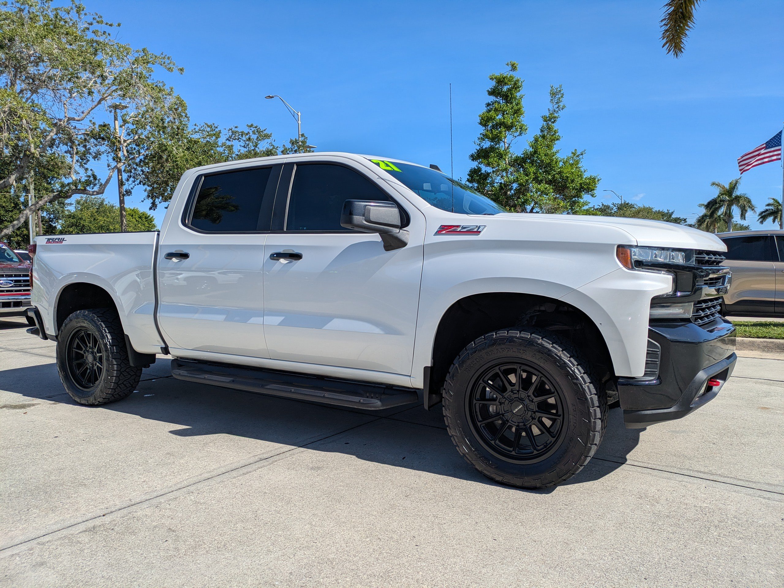 Used 2021 Chevrolet Silverado 1500 LT Trail Boss w/ Convenience Package II AWD/4WD image 2