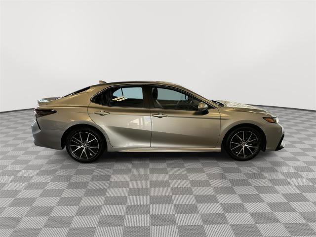 Used 2022 Toyota Camry SE FWD image 6