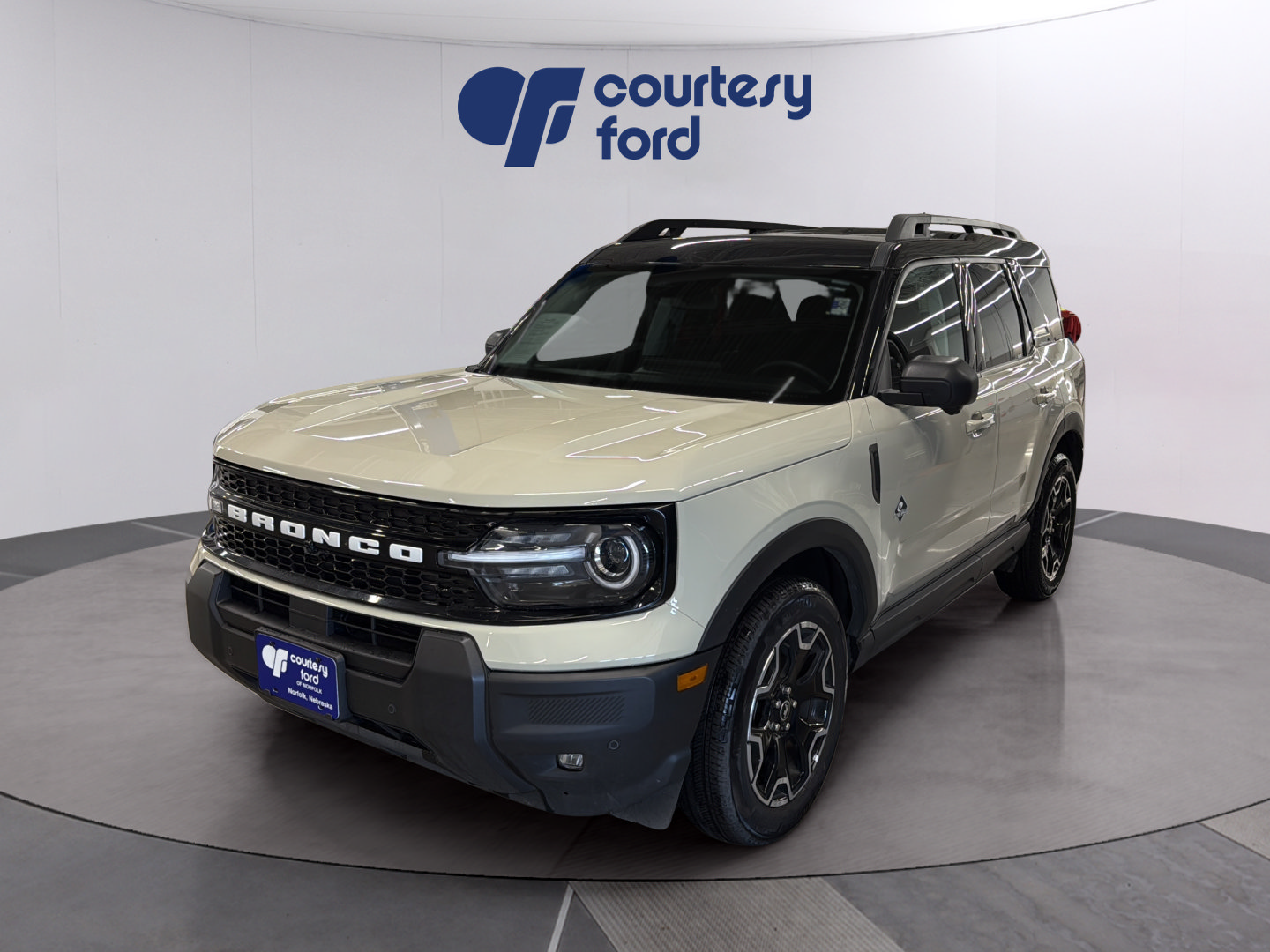 Certified 2025 Ford Bronco Sport Outer Banks w/ Outer Banks Tech Package+ AWD/4WD image 3