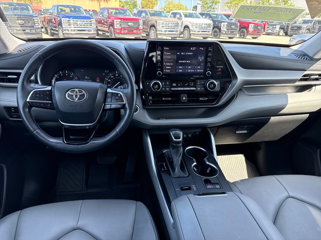 Used 2021 Toyota Highlander XLE FWD image 5