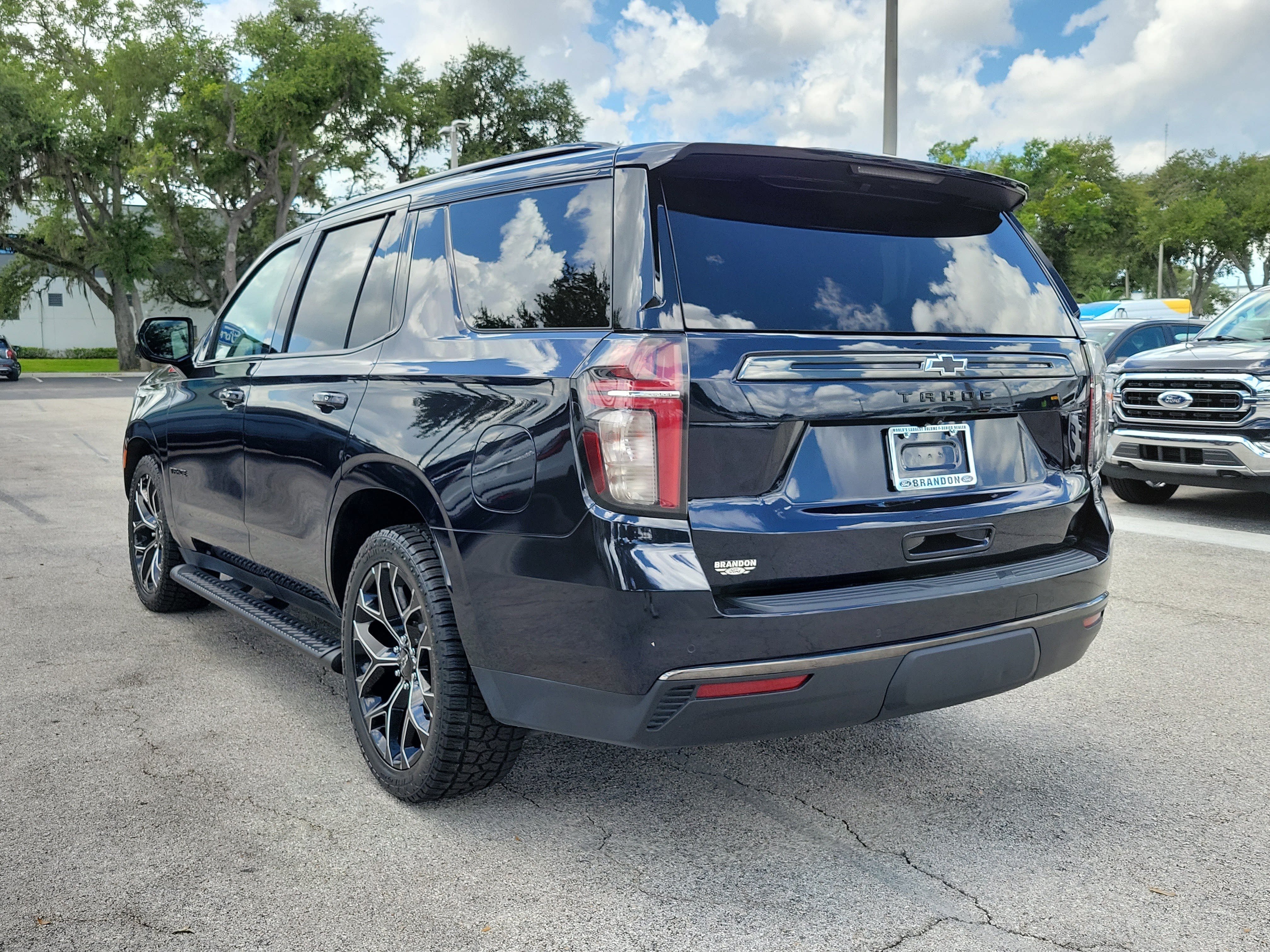 Used 2021 Chevrolet Tahoe Z71 w/ Z71 Off-Road Package AWD/4WD image 7