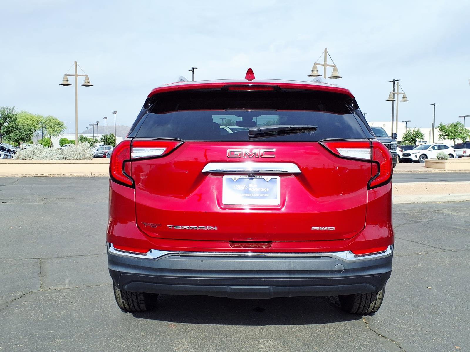 Used 2023 GMC Terrain SLT image 3