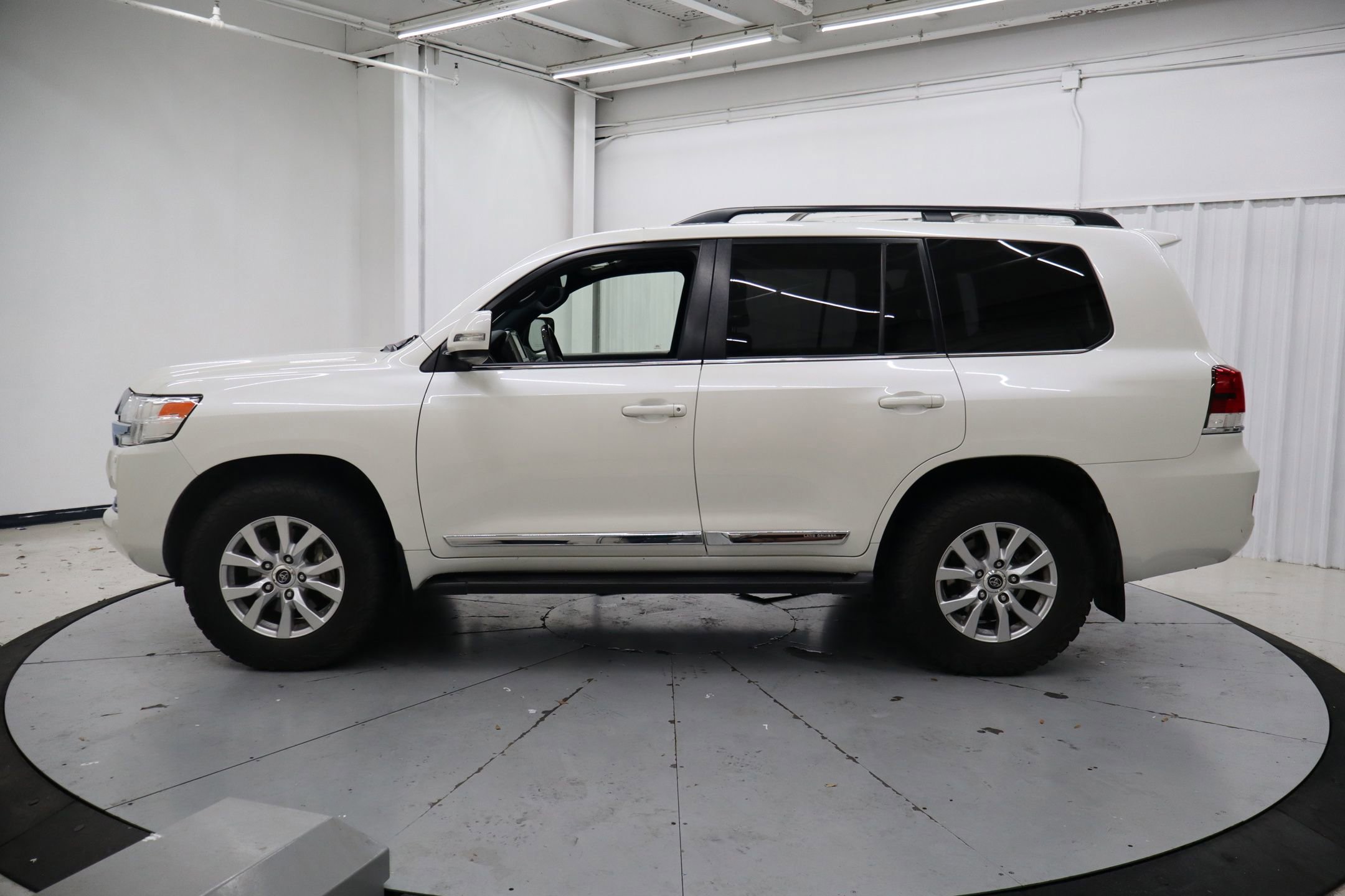 Used 2020 Toyota Land Cruiser AWD/4WD image 2