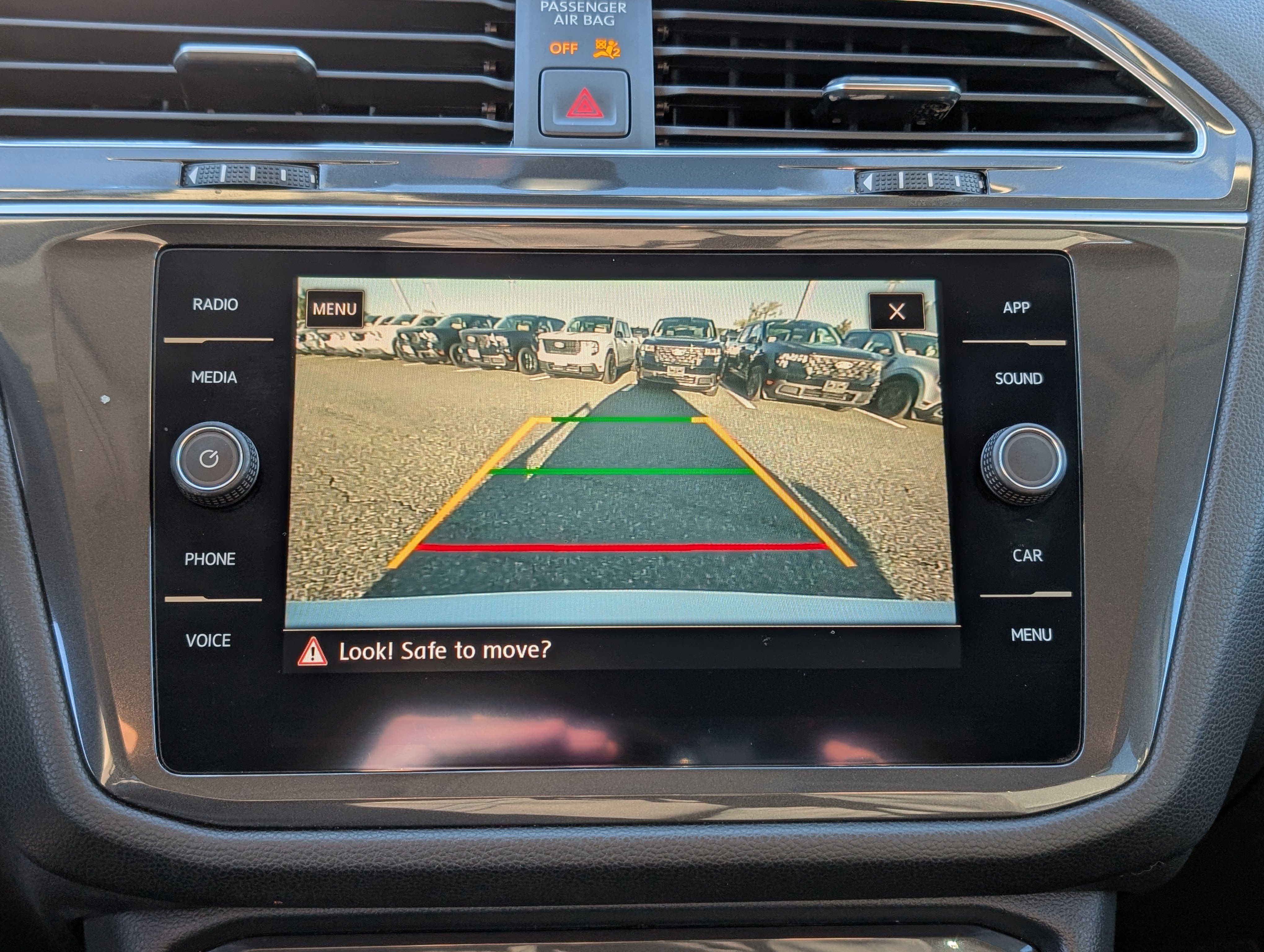 Used 2020 Volkswagen Tiguan SE image 29