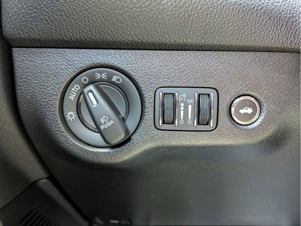 Used 2023 Dodge Challenger SXT w/ Blacktop Package image 22