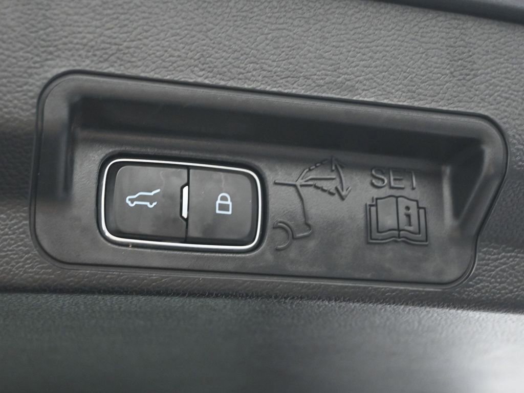 Certified 2022 Ford Explorer XLT w/ Equipment Group 202A image 53