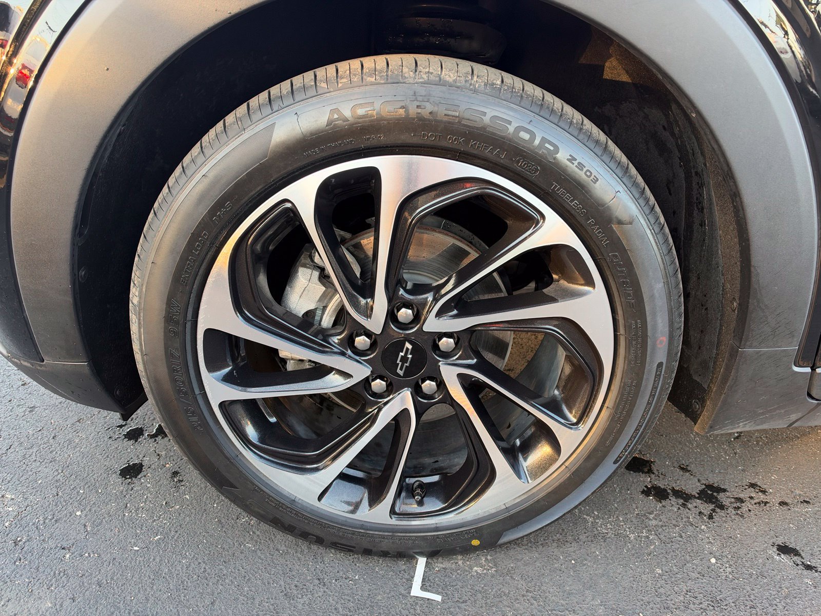 Used 2023 Chevrolet Bolt EUV Premier w/ Sun & Sound Package FWD image 8