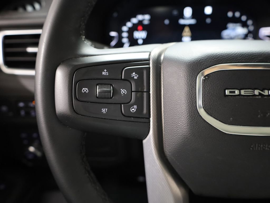 Used 2023 GMC Yukon Denali image 11