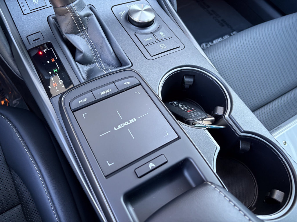 Used 2024 Lexus IS 500 RWD image 43