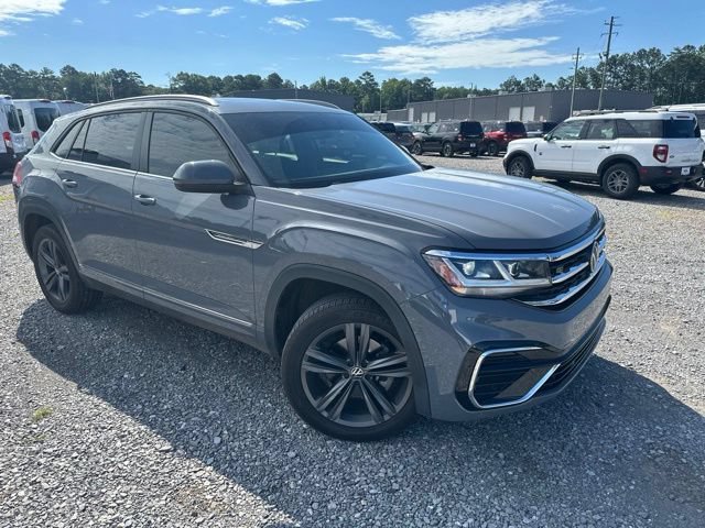 Used 2021 Volkswagen Atlas Cross Sport SE w/ Panoramic Sunroof Package FWD image 2