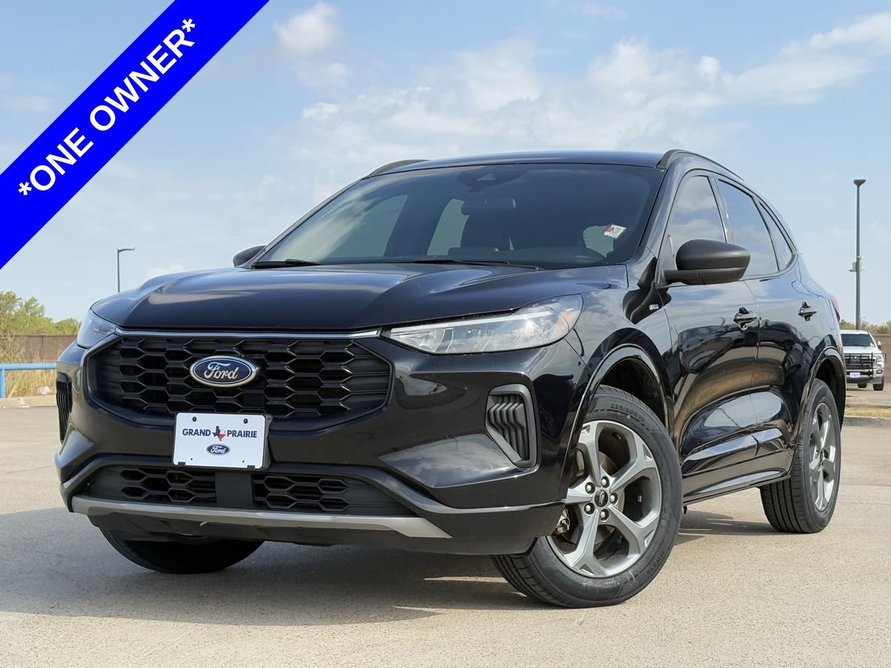 Certified 2023 Ford Escape ST-Line AWD/4WD image 2