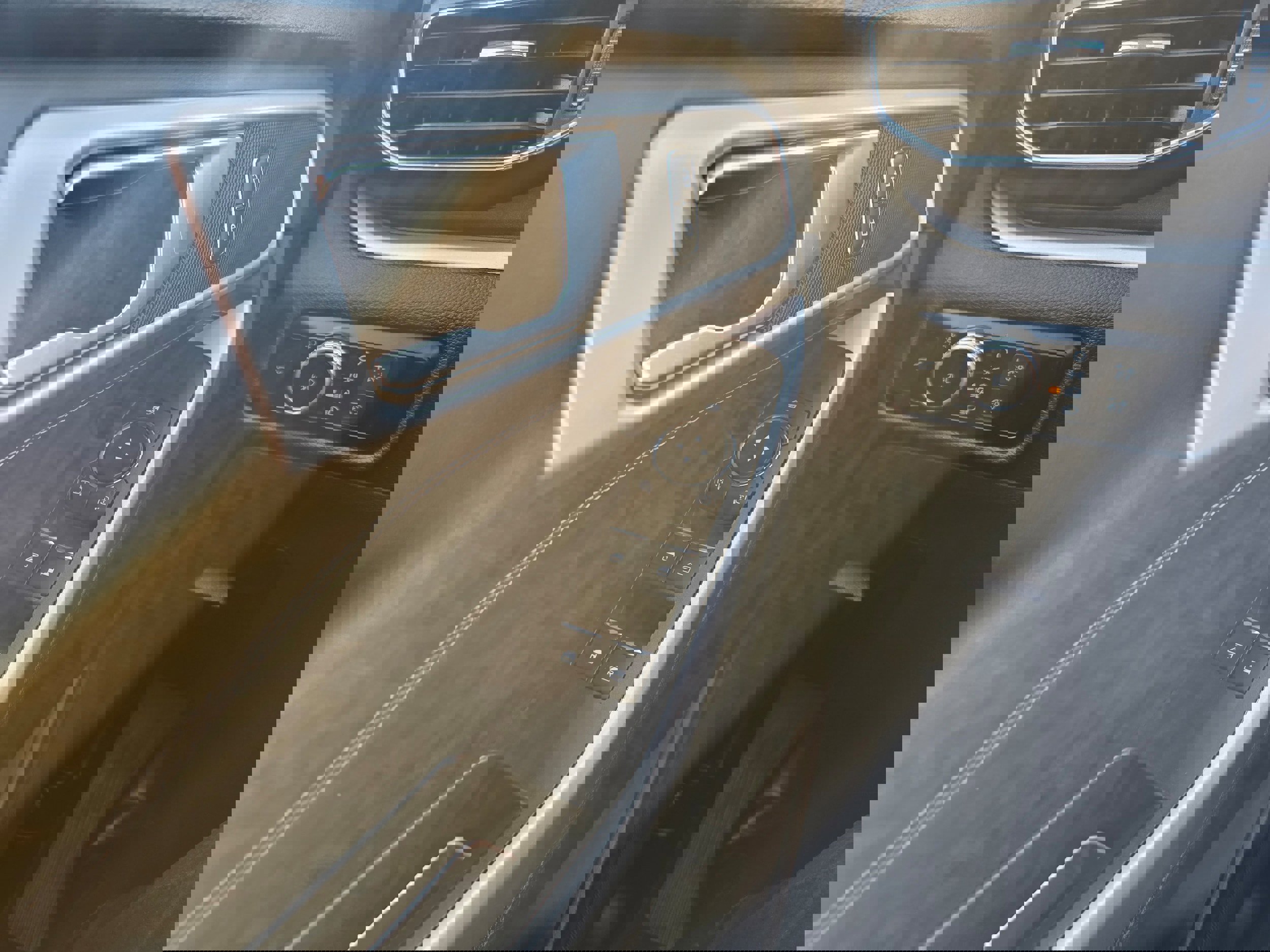 Certified 2022 Ford Explorer XLT w/ Equipment Group 202A image 18