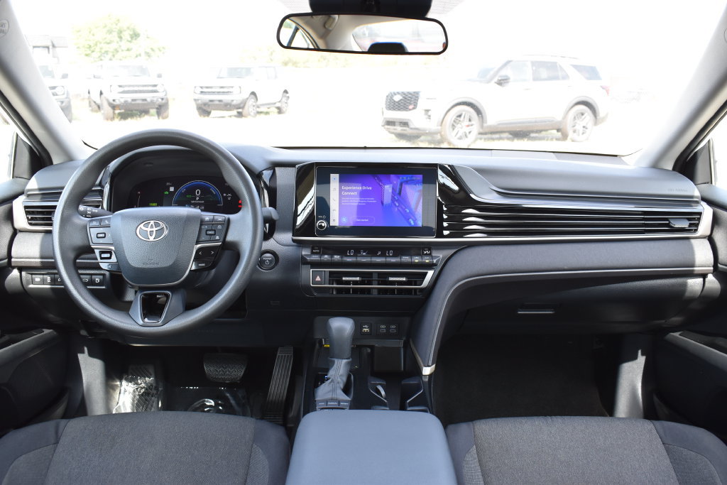 Used 2025 Toyota Camry LE FWD image 15