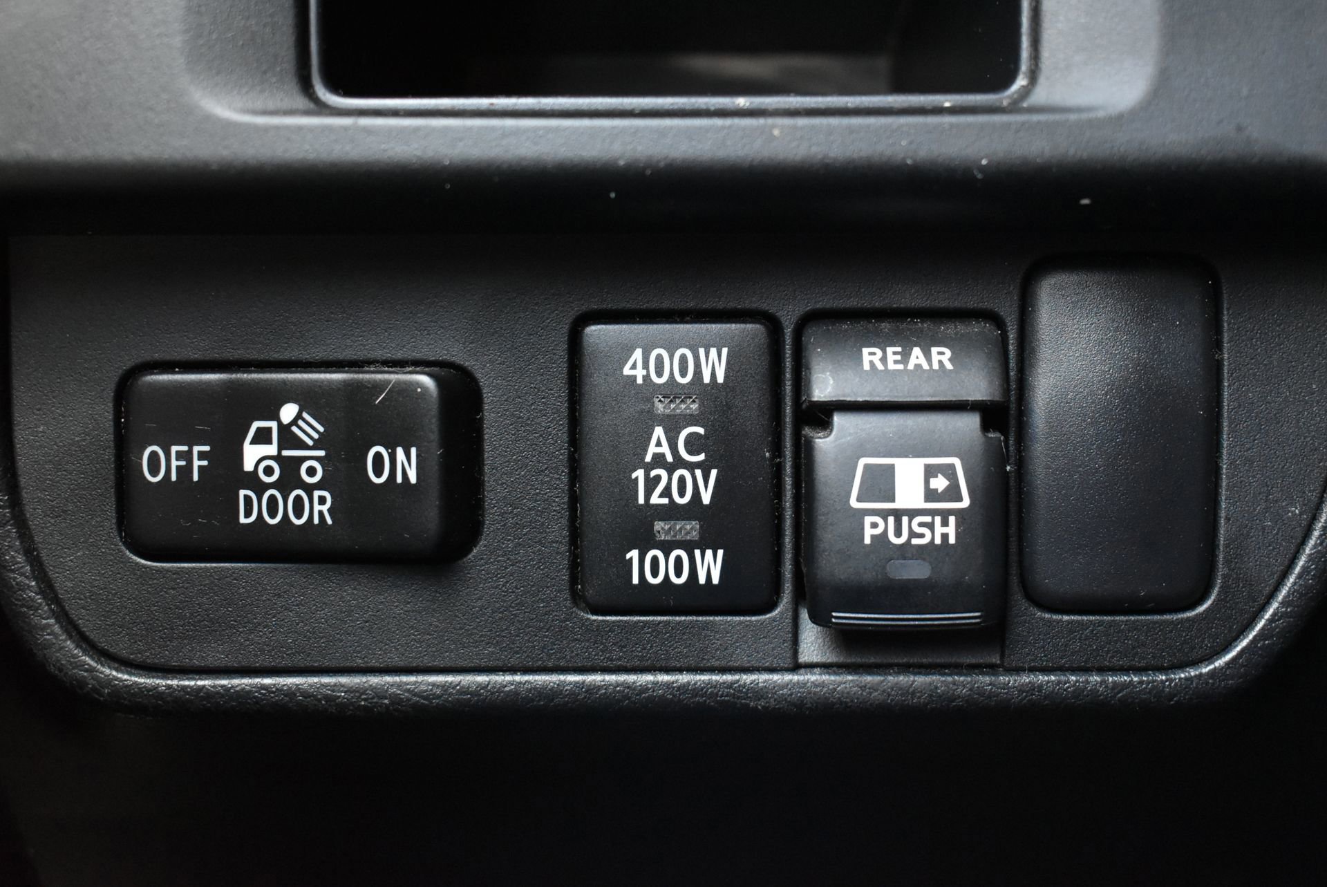 Used 2017 Toyota Tacoma TRD Sport w/ Premium & Technology Package image 18