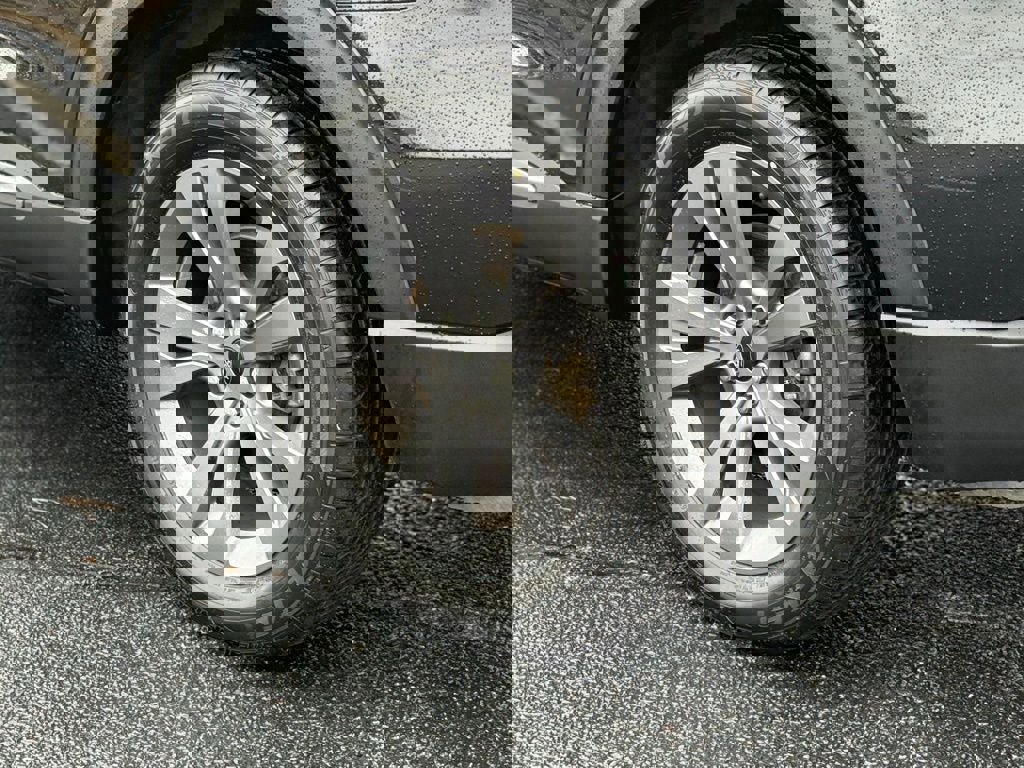 Certified 2022 Ford Explorer XLT w/ Equipment Group 202A image 7