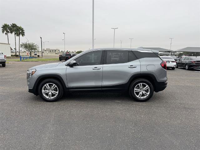 Used 2023 GMC Terrain SLE image 2