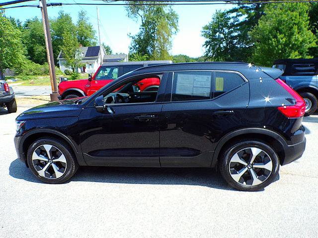 Used 2025 Volvo XC40 B5 Plus AWD/4WD image 5