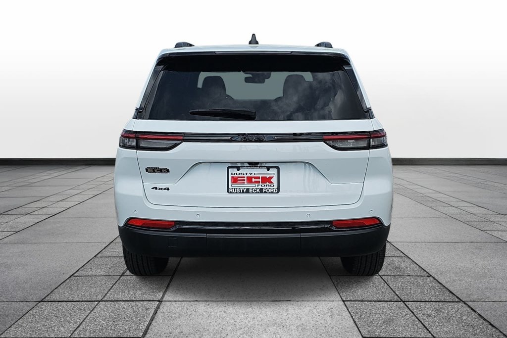 Used 2025 Jeep Grand Cherokee Altitude AWD/4WD image 6