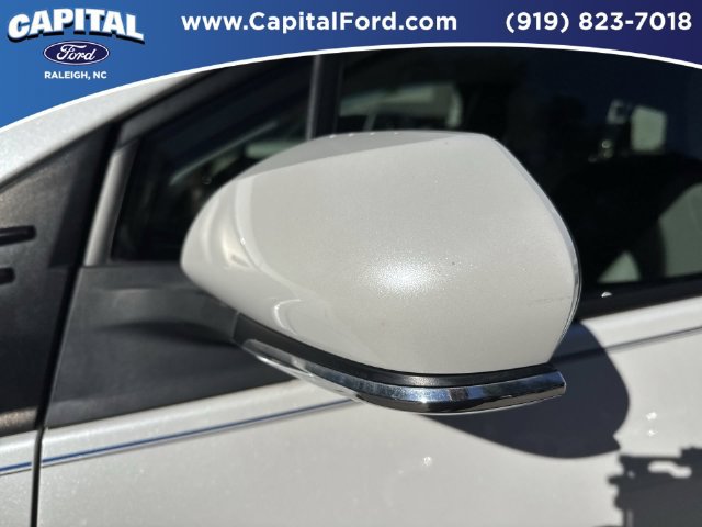 Used 2022 Toyota Prius Limited FWD image 12