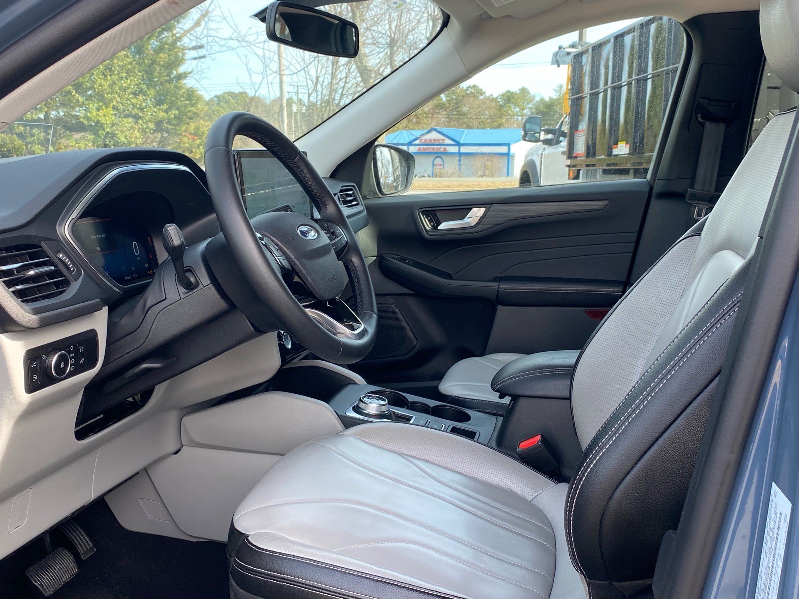 Certified 2025 Ford Escape Platinum w/ Premium Technology Package AWD/4WD image 14