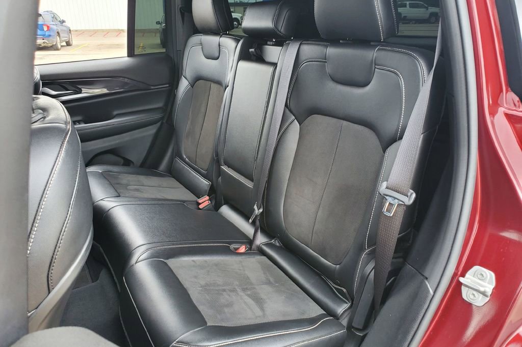 Used 2023 Jeep Grand Cherokee Altitude RWD image 23