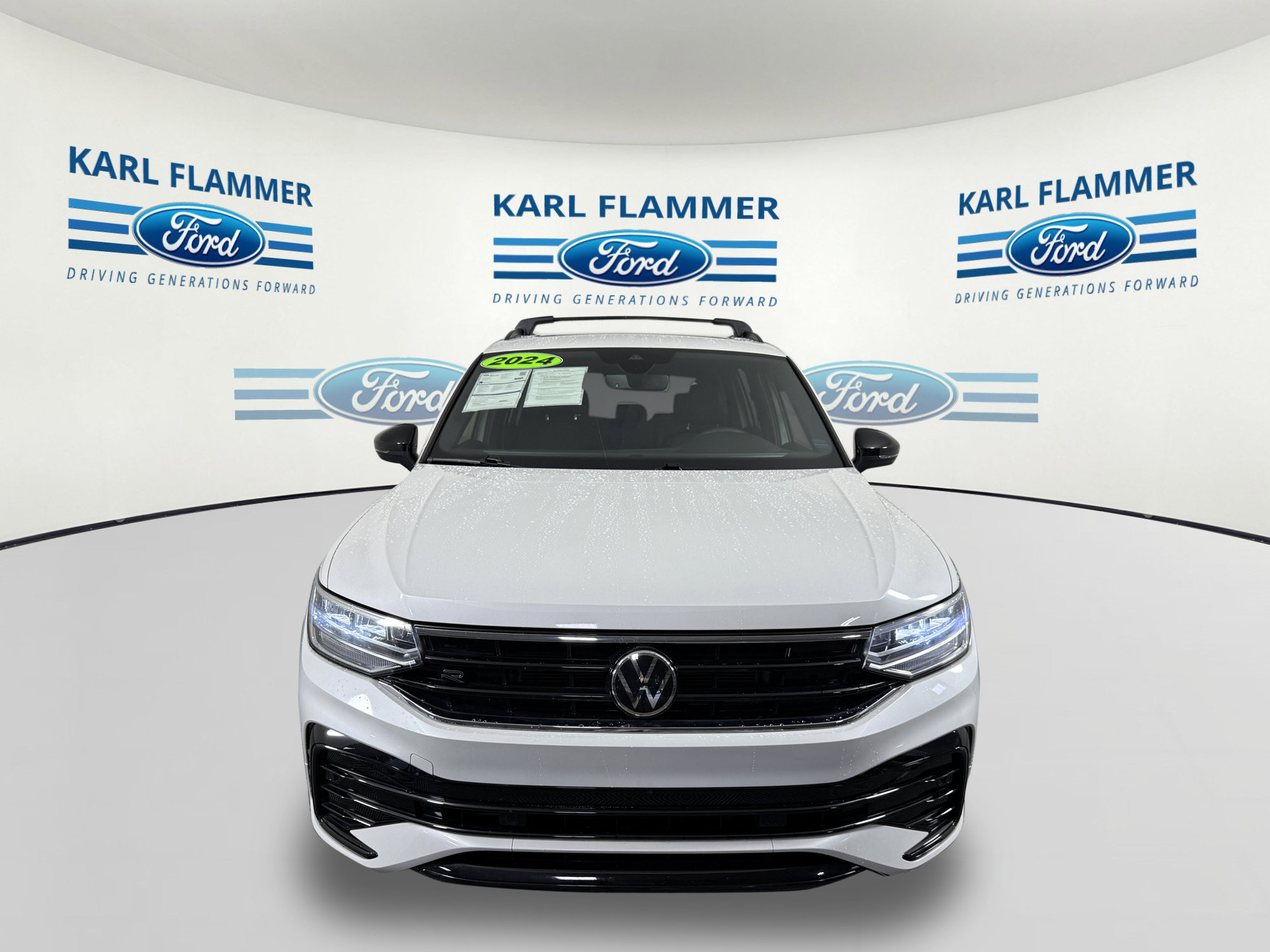 Used 2024 Volkswagen Tiguan SE R-Line image 6