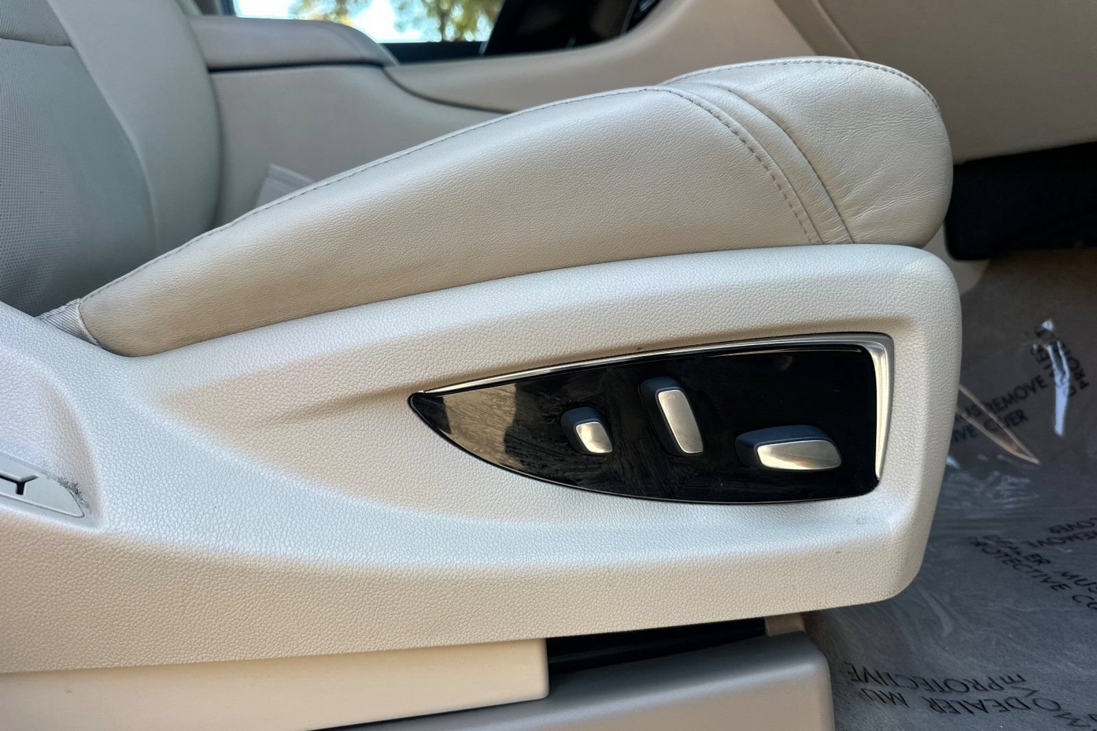 Used 2019 Cadillac Escalade Luxury RWD image 24