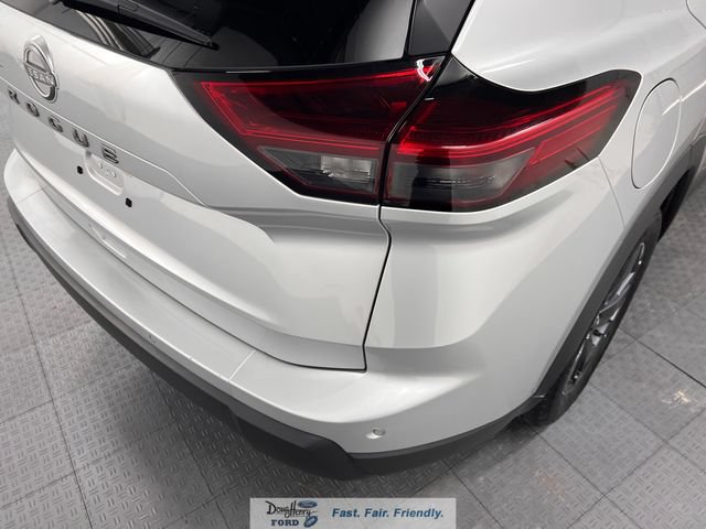 Used 2025 Nissan Rogue SV FWD image 13