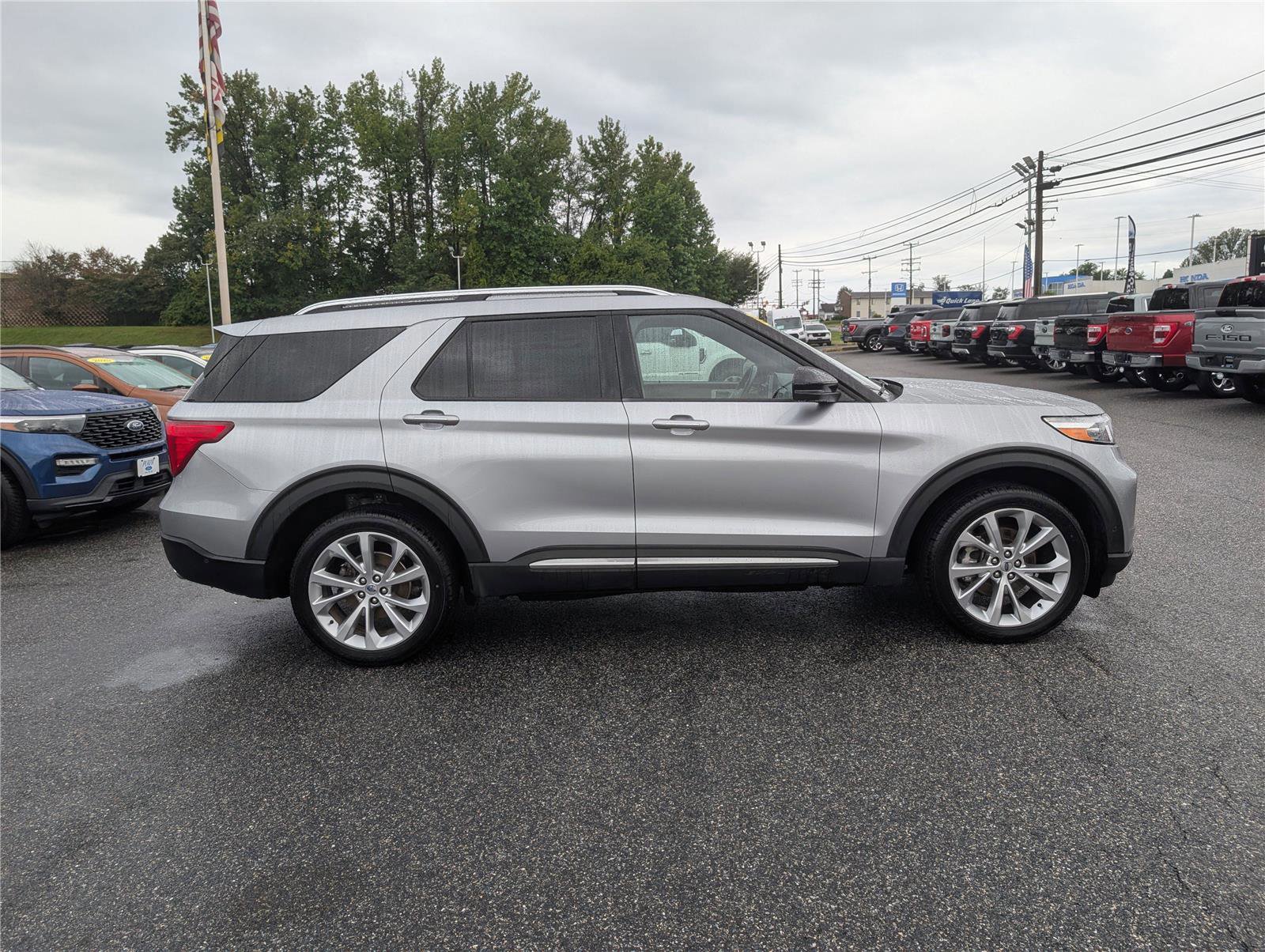 Certified 2022 Ford Explorer Platinum w/ Equipment Group 601A image 6