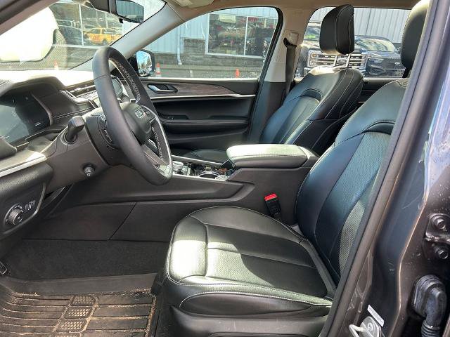 Used 2023 Jeep Grand Cherokee L Limited w/ Luxury Tech Group II image 5