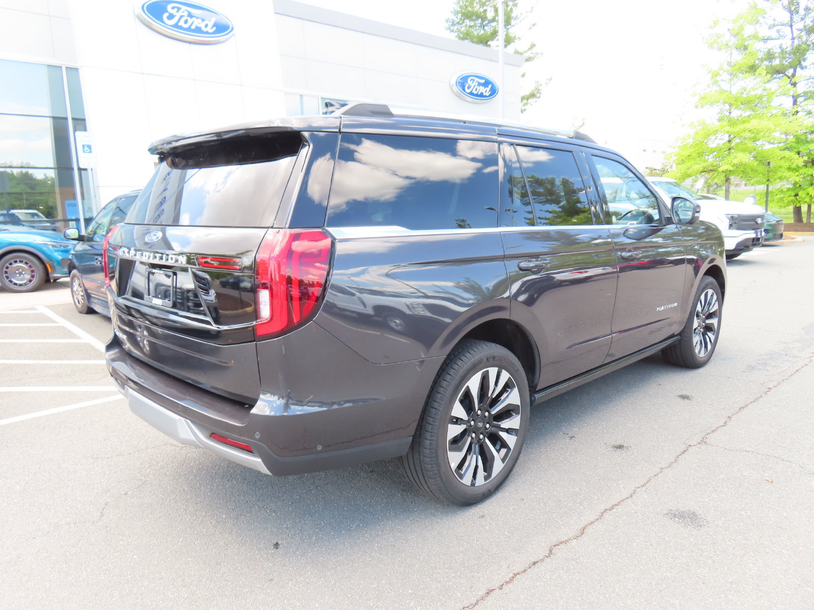Certified 2025 Ford Expedition Platinum w/ Driver's Package AWD/4WD image 5