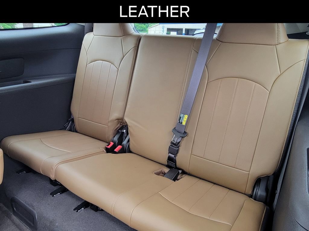Used 2017 Buick Enclave Leather w/ Enclave Tuscan Edition FWD image 13