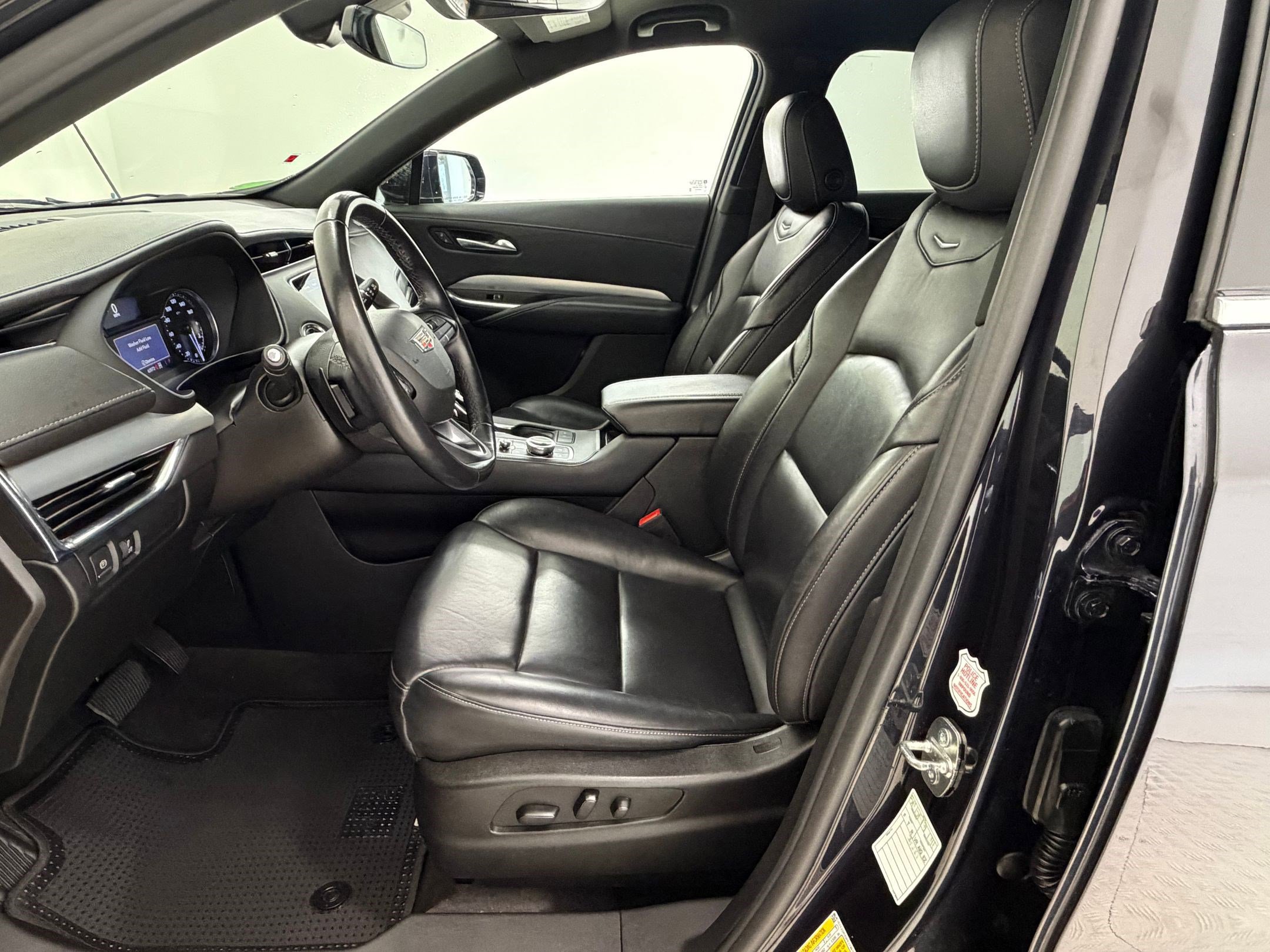 Used 2023 Cadillac XT4 Premium Luxury image 14